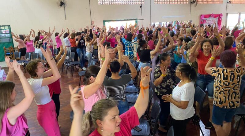 Evento sobre o Outubro Rosa reuniu mulheres de União do Oeste